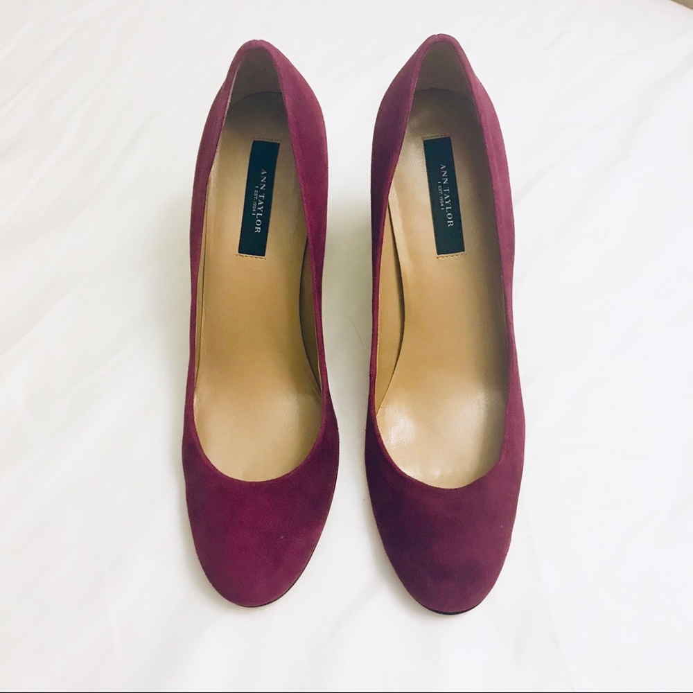 LIKE NEW Ann Taylor suede block heels in Burgundy